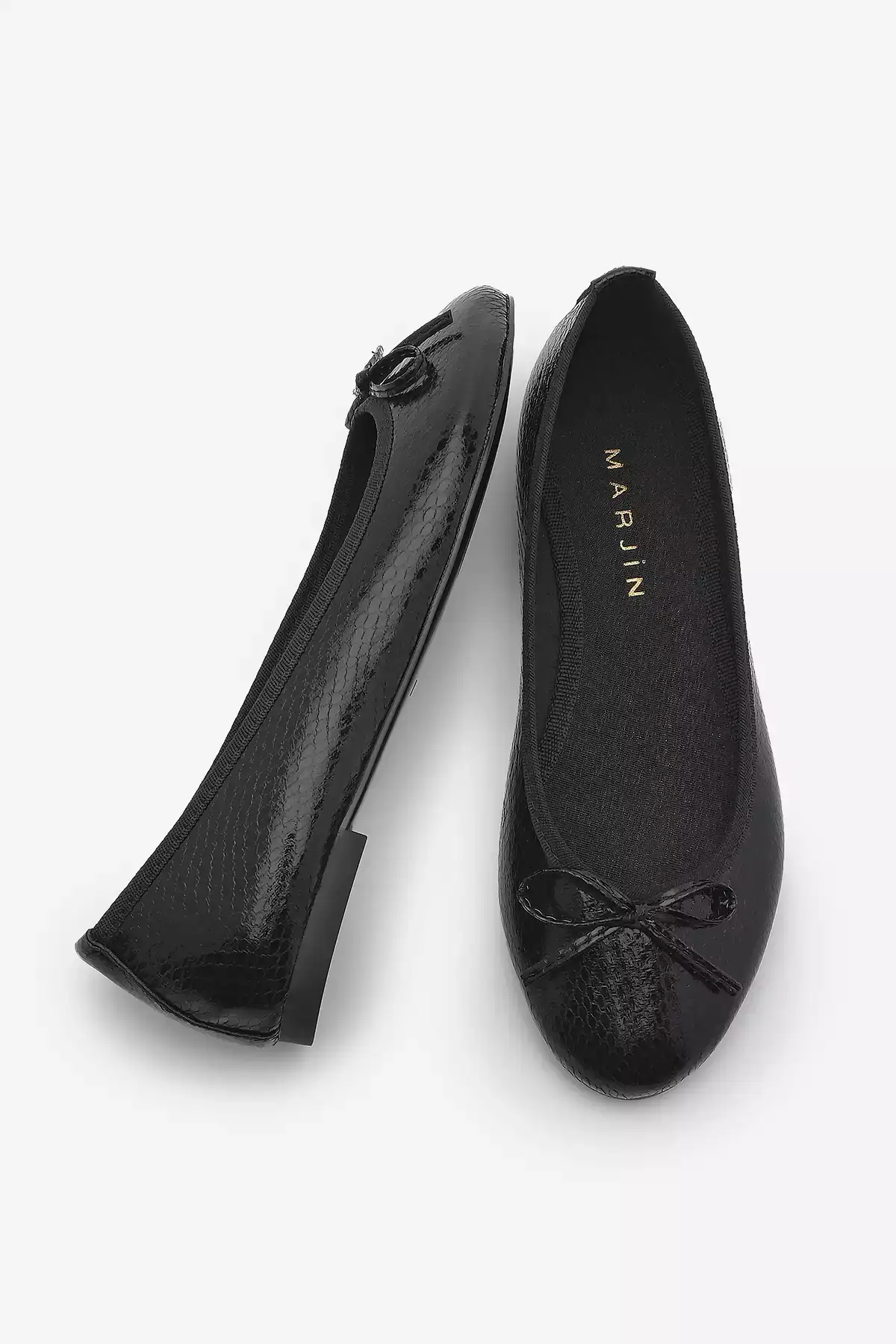 زیرپوش روزمره زنانه با نوک گرد مدل بالرین ادوسا به رنگ سیاه، طرح مار جلد برند Marjin - 36519291