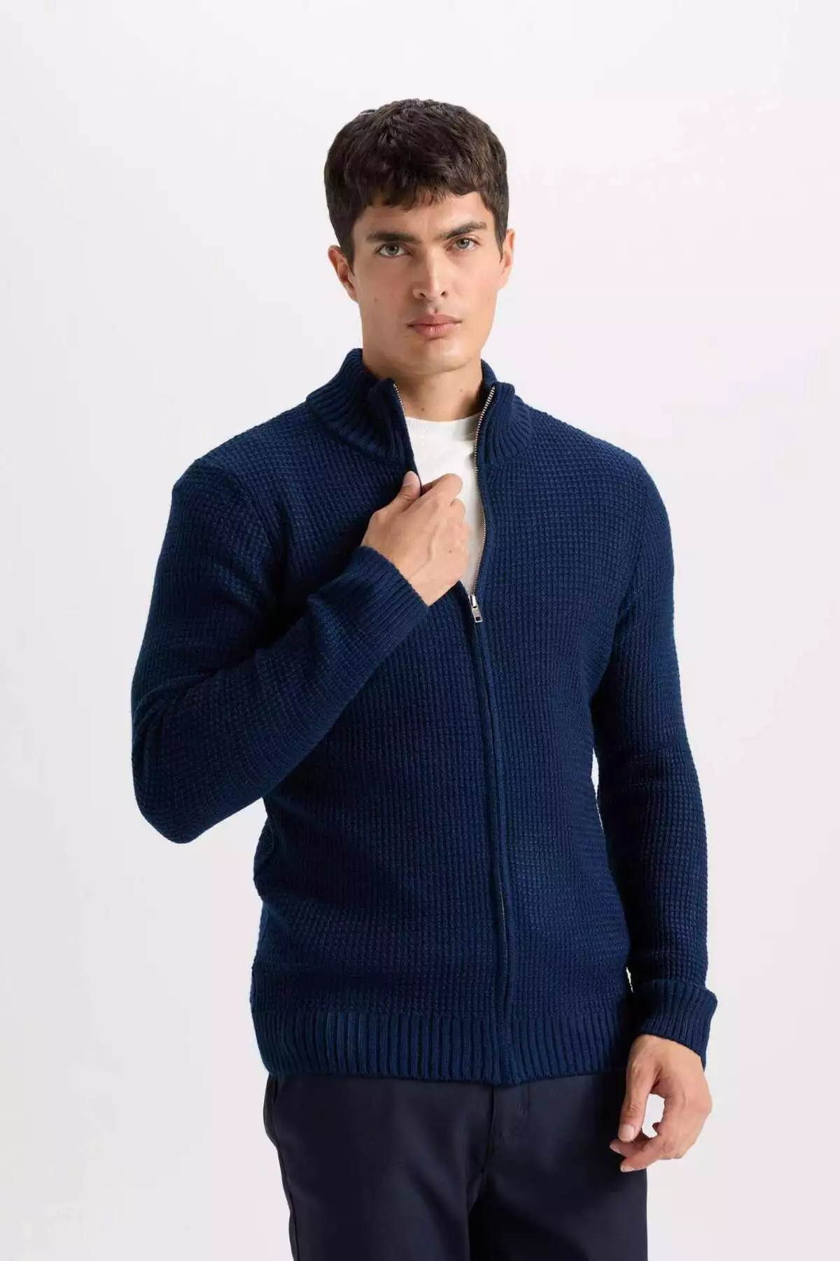 کالا: هفت نازک یقه نیمه ایستاده استاندارد مناسب مدل: R1195AZ23WN برند Defacto - 754848204