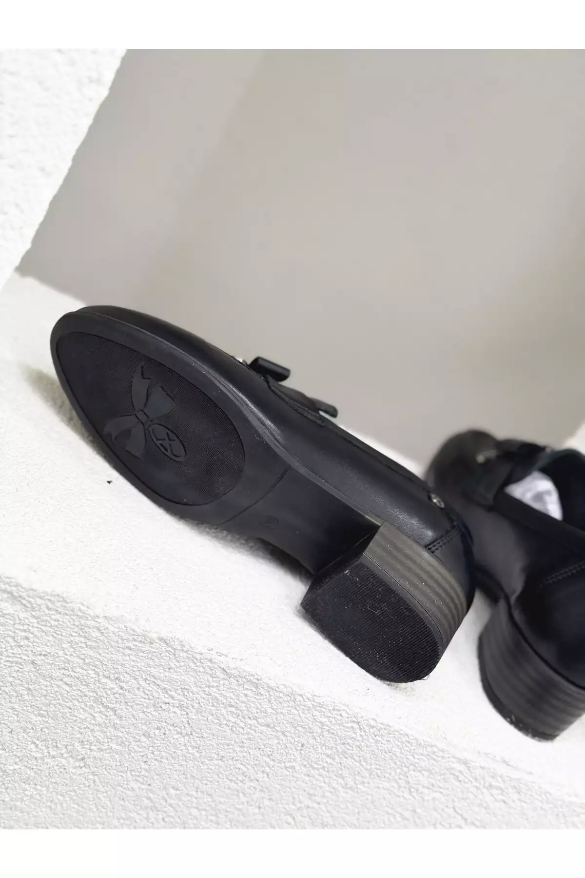 کفش روزمره زنانه با پاشنه ۴ سانتیمتری از جنس چرم طبیعی و با طراحی پاپیونی برند Mammamia - 902365380