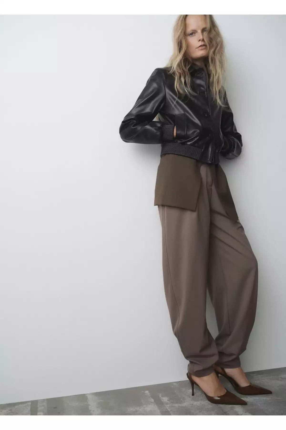 کفش نوک تیز با ظاهری شبیه چرم روغنی برند MANGO - 988859266