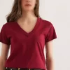 تی‌شرت زنانه یقه V با رنگ bordo و طرح برقی TSH-19000396 برند Olalook - 897646279