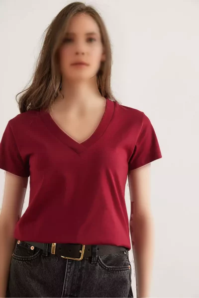تی‌شرت زنانه یقه V با رنگ bordo و طرح برقی TSH-19000396 برند Olalook - 897646279