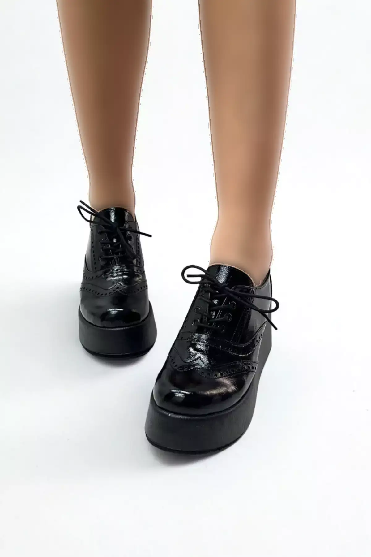 کفش زنانه لاافار با پاشنه بلند مشکی و چرم براق مدل V4215 برند inizio - 904382864