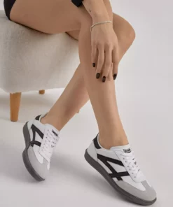 کفش ورزشی پسرانه و دخترانه سفید و سیاه با کفی حرارتی و بند دار و نوار کنار برند Tonny Black - 1031017784