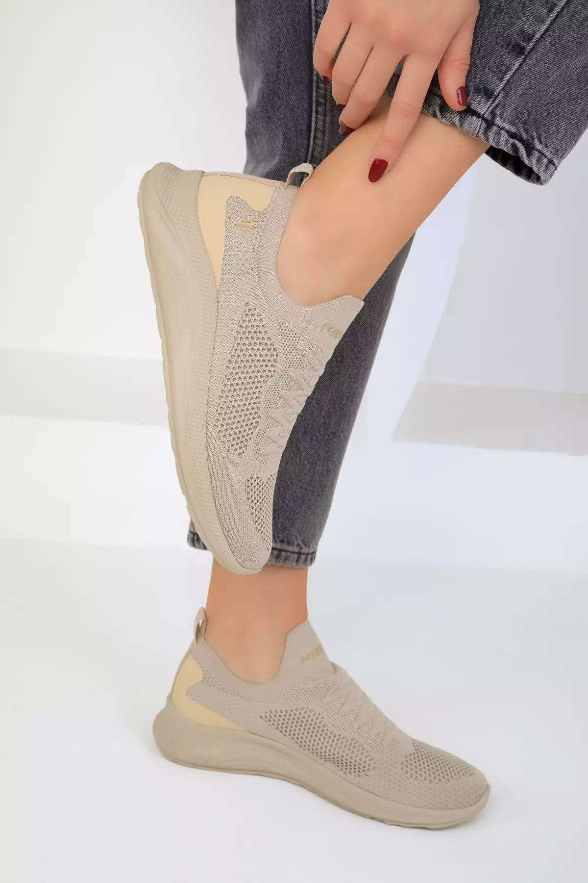 کفش ورزشی زنانه بژ 16979 برند SOHO - 303063498