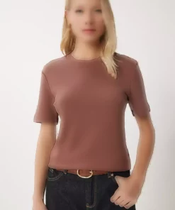 تی شرت پایه بافت پنبه‌ای قهوه‌ای زنانه AG00001 برند Happiness İstanbul - 877056907