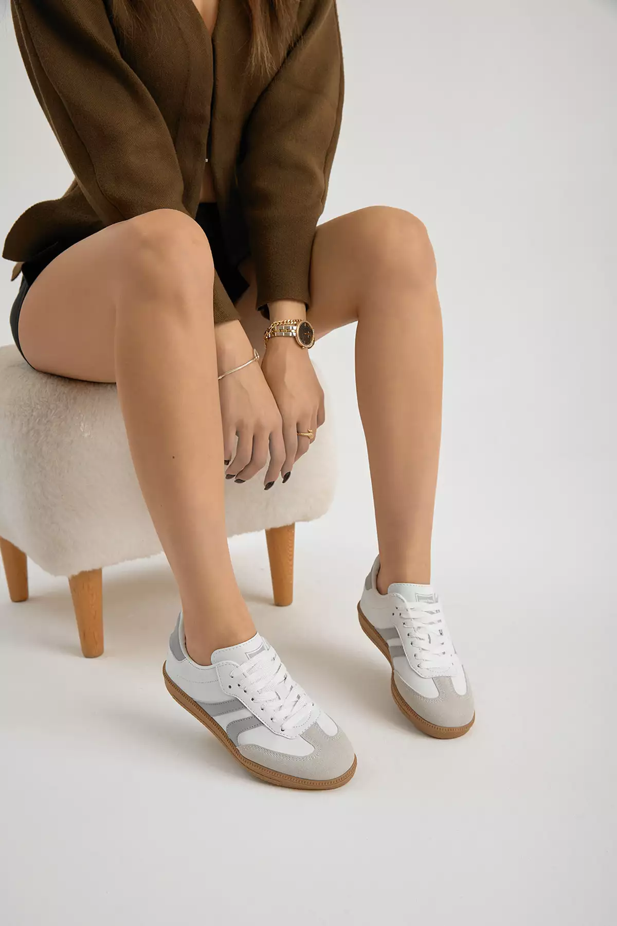 کفش ورزشی زنانه سفید و خاکستری با کفی ترمو و بند دار، دارای نوار کناری برند Tonny Black - 1031013985