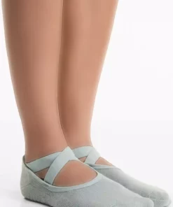 جوراب یوگا و پیلاتس ترکیب شده با نخ پنبه‌ای، با دو جفت بند متقاطع و پر شده. برند Oysho - 971421754