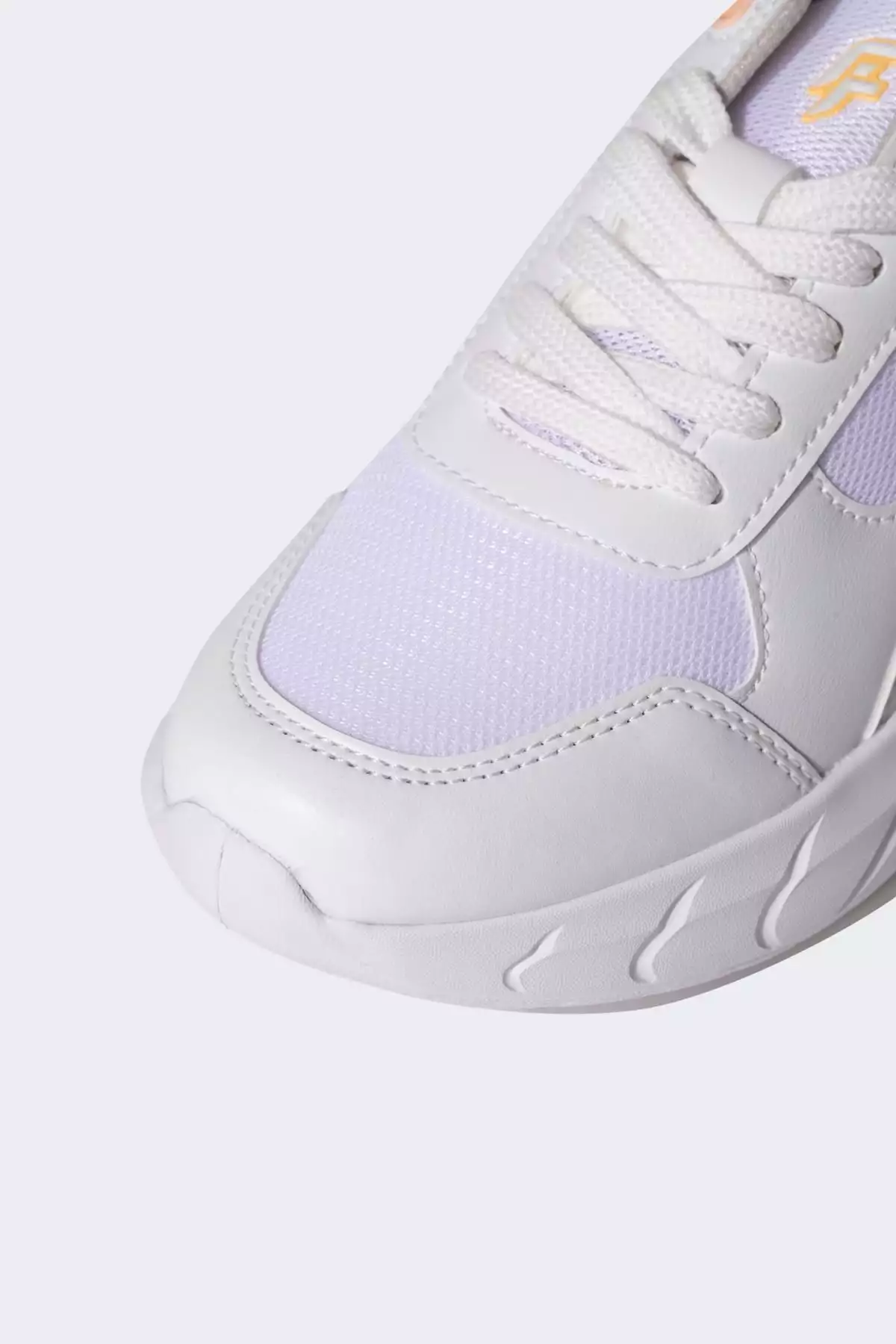 کفش ورزشی چرم مصنوعی با کفی دندانهدار و بنددار زنانه مدل B9727axns برند Defacto - 796295134