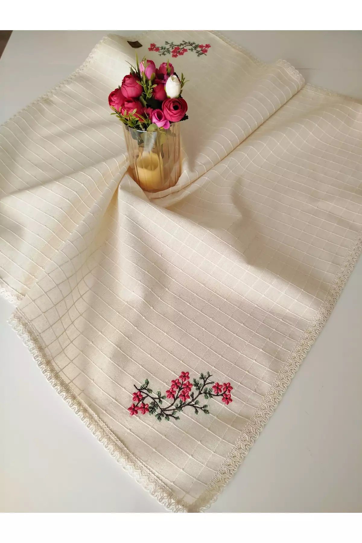 میز پوش 85x85 سانتیمتری با طرح دستدوز و سنتی بولدان مونیکا برند denizli hatırası - 895130012