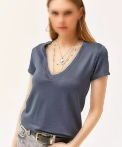 تی‌شرت زنانه خاکستری کمرنگ با یقه عمیق V و پارچه مدال TSH-19000773 برند Olalook - 804735223