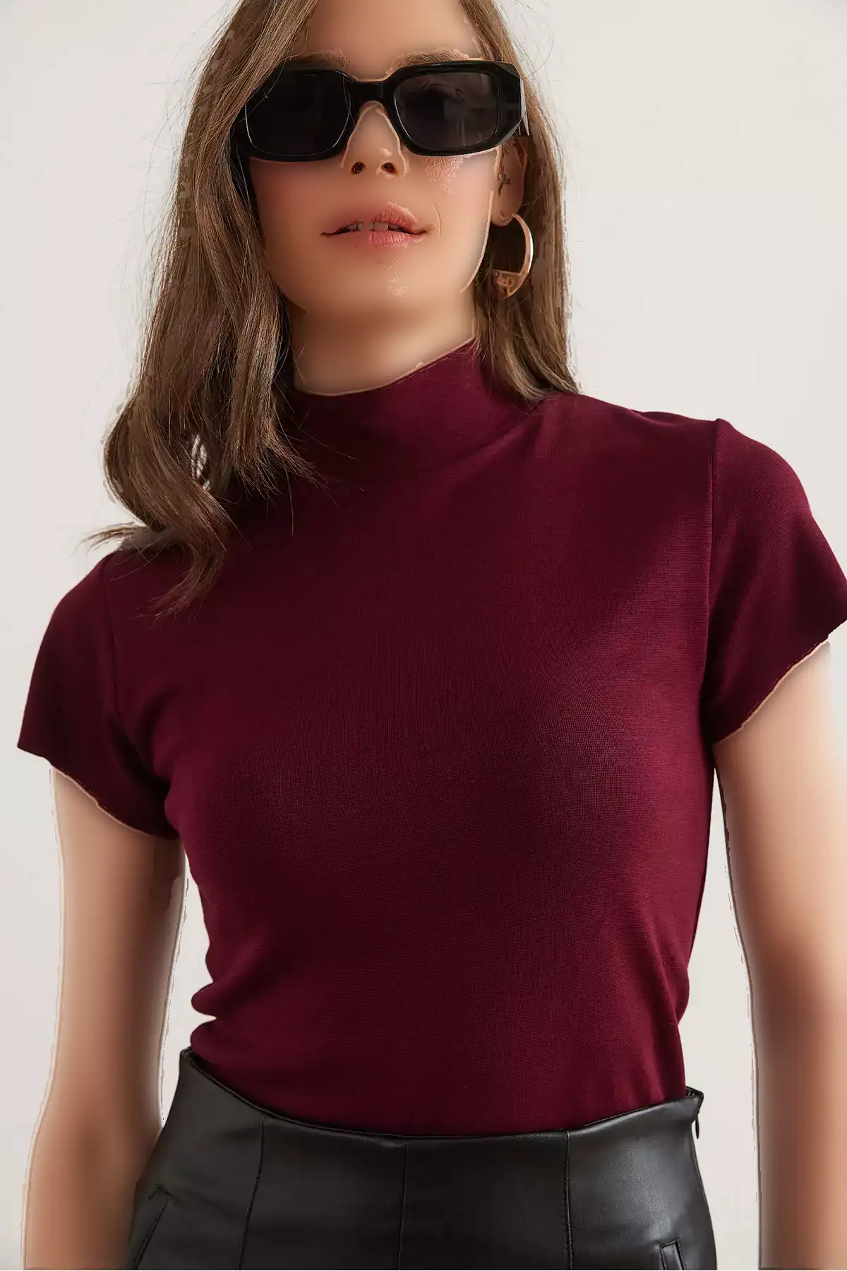 تیشرت یقه ایستاده زنانه با بافت نرم و کشسان در رنگ bordo (قرمز تیره) برند Olalook - 897646260