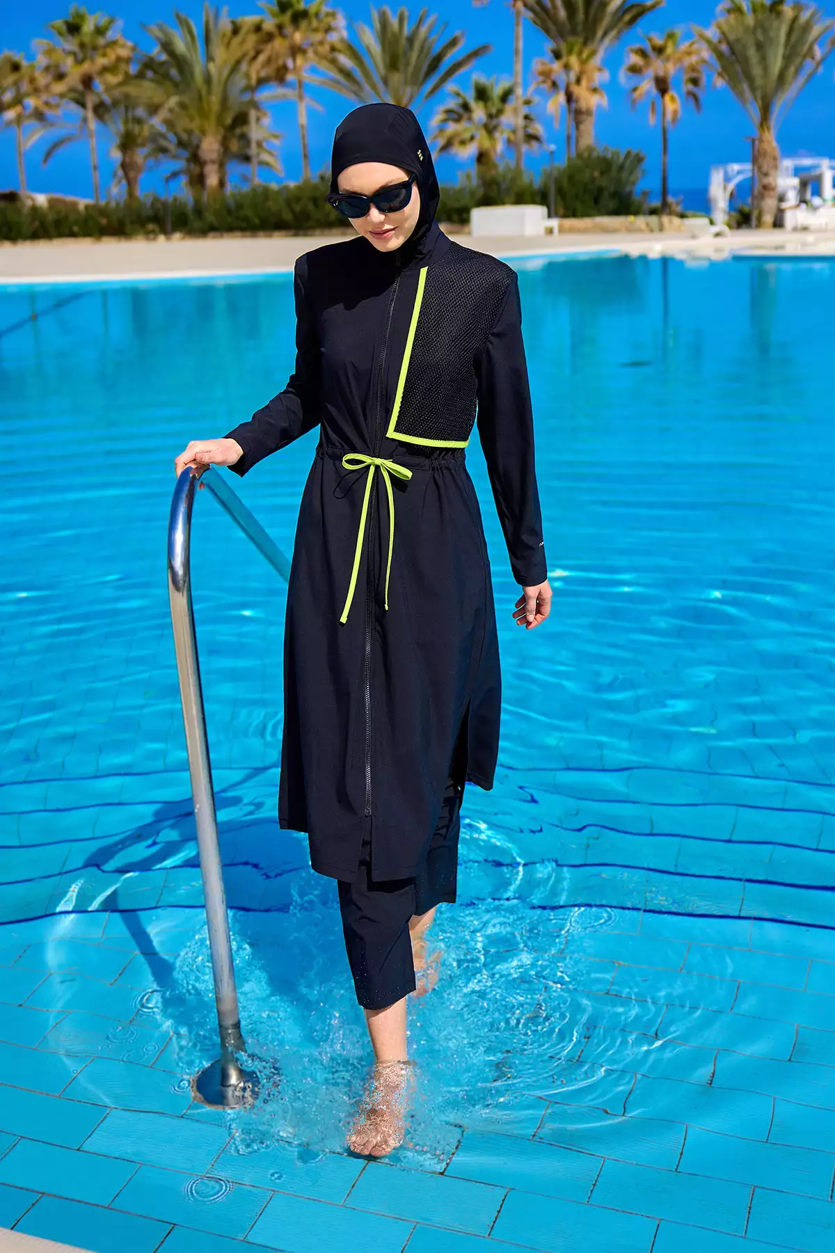 دریاچه پوشش کامل مشکی مایو با جزئیات توری و پنل جلویی جمعشدنی M2506-1 برند Marina - 939472434