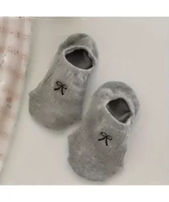 5 جفت جوراب ورزشی نامرئی زنانه با طرح پروانه و روبان چندرنگ برند çorapmanya - 892873838