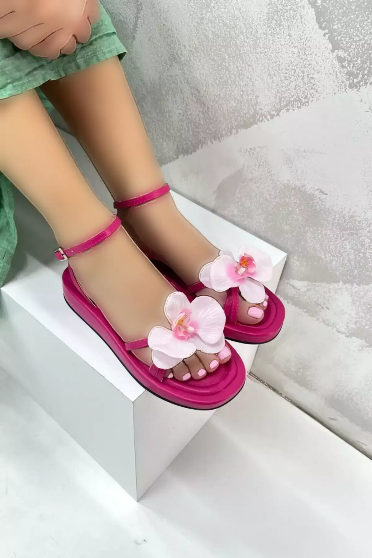 ساندالی زنانه فوجیا با زیره صاف و طرح گلدار M015 برند inizio - 905019589