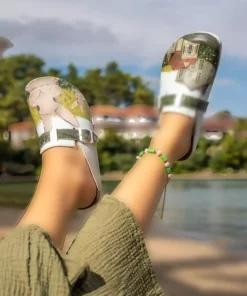 دمپایی زنانه از چرم گیاهی به رنگ فیروزهای - طرح "در حال ماجراجویی" برند Dogo - 816070530