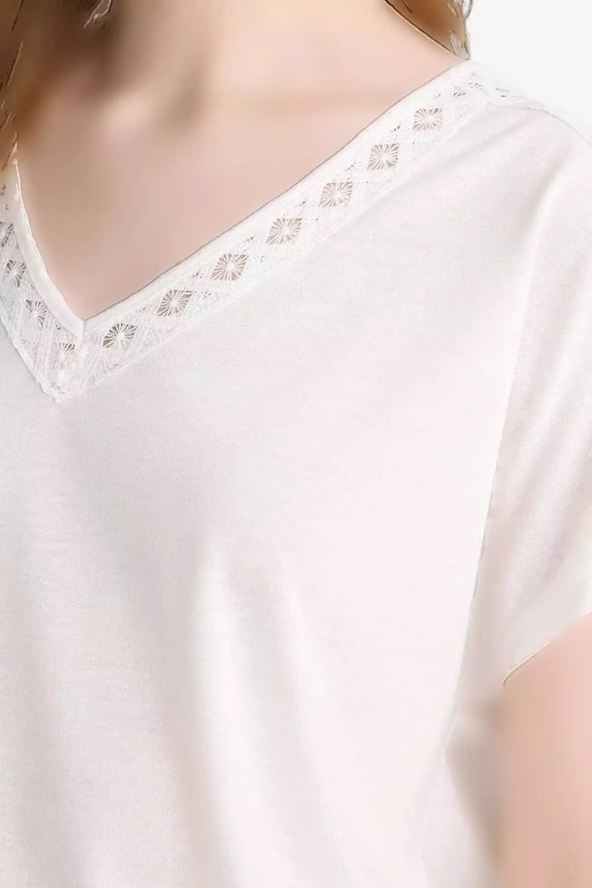 تیشرت آستین کوتاه یقه V مدل F2766AX25SM برند Defacto - 938962501