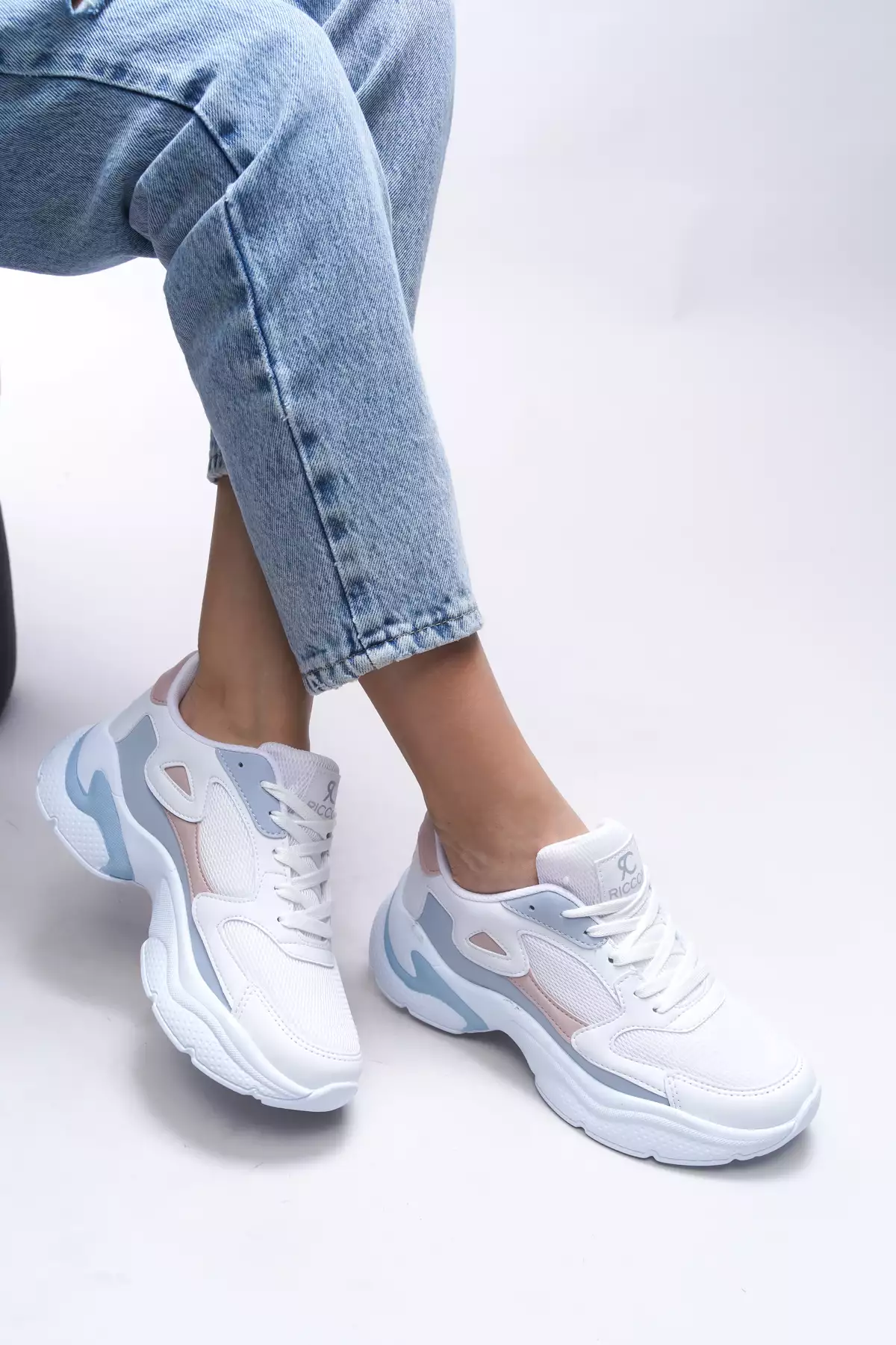 کفش ورزشی زنانه سفید، صورتی و آبی برند Riccon - 694949784