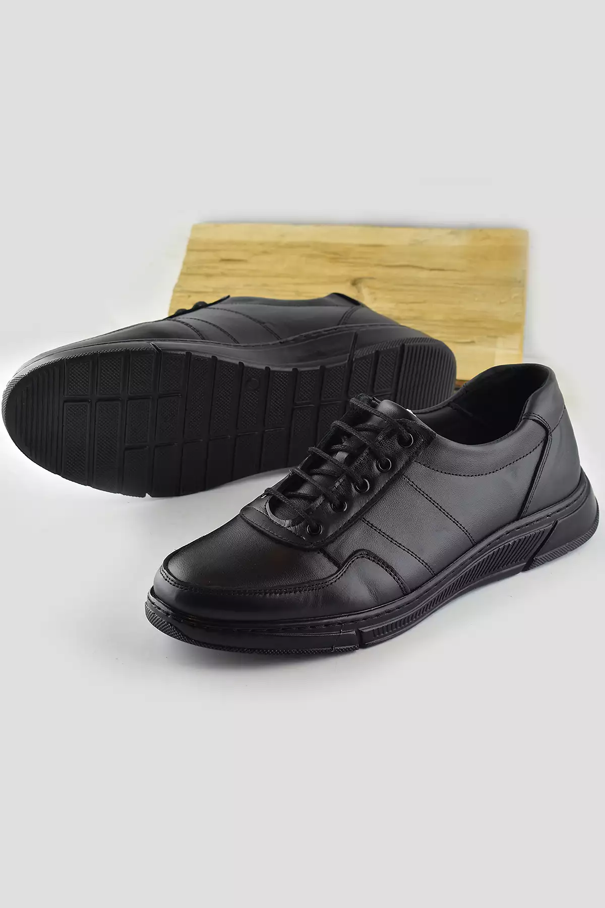 کفش مردانه تاب 502 با کفی ارتوپدیک و ماساژ، تهیه شده از چرم طبیعی و مناسب برای فصل زمستان، با بند. برند ISPARTALILAR - 751299601