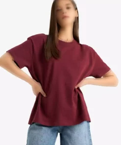 تیShirt کوتاه‌کـلـ"بوردو" با یقه‌ی گرد و طراحی آزاد E4935AX25AU برند Defacto - 958430792