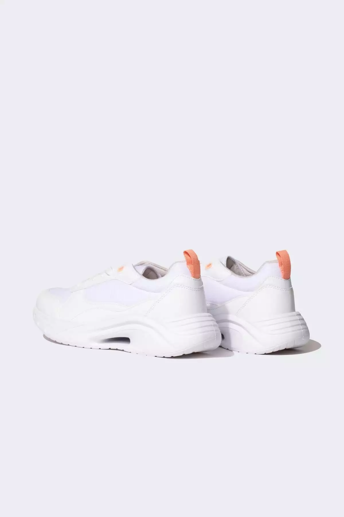 کفش ورزشی چرم مصنوعی با کفی دندانهدار و بنددار زنانه مدل B9727axns برند Defacto - 796295134