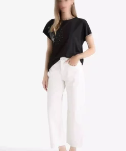 تی‌شرت کوتاه‌ی آستین‌دار با یقه دوچرخه‌ای و طرح سنگی مدل F9589AX25AU برند Defacto - 979462974