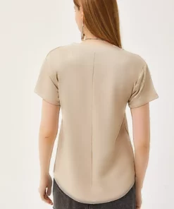 تی‌شرت دخترانه با یقه V عمیق و رنگ بژ مدل مودال TSH-19000773 برند Olalook - 818100707