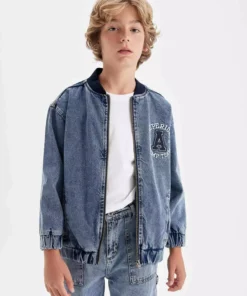 کاپشن جین بمبری با یقه کالج و زیپ، مناسب فصل، با جیب و طرح چاپی برای پسران کودک برند Defacto - 848422323
