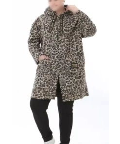 کت زنانه بزرگ سایز با کلاه، یقه‌ی حالت‌دار و جنس پشمی - کد 25062 برند Butik Nilyam - 1044870160