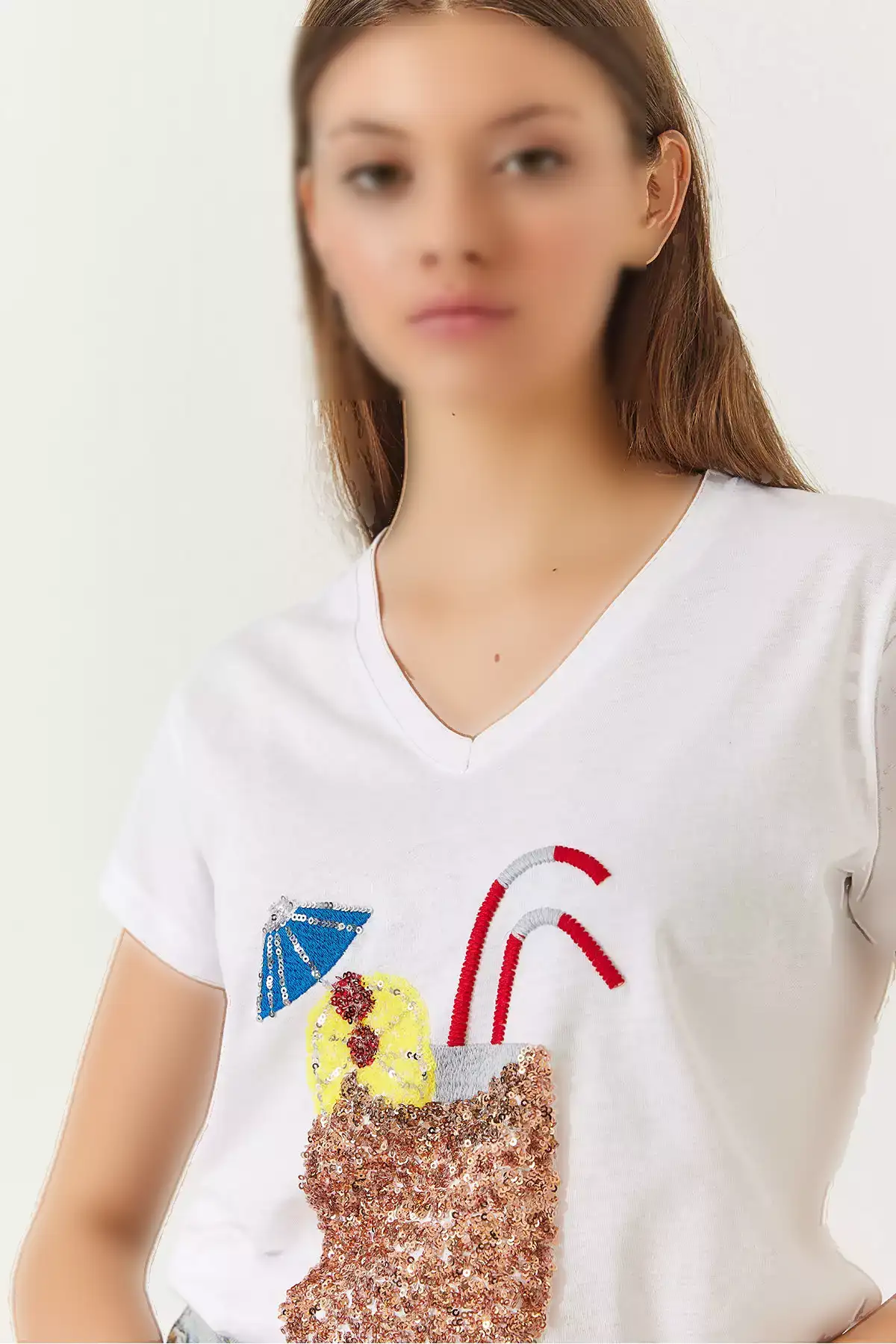 تیشرت زنانه یقه V طرح حوایی با تزیینات رنگی و زرق و برق 60261433 برند Bianco Lucci - 900381989