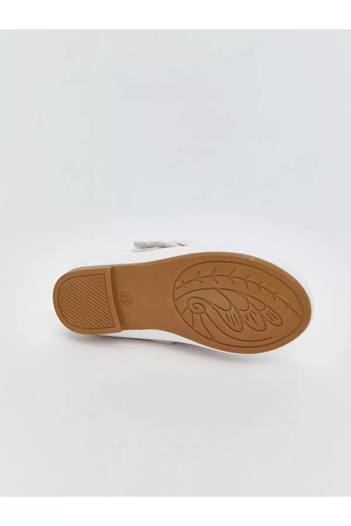 کفش بامزه دخترانه مدل بندی سفید با جزئیات فُیونک برند LC Waikiki - 901930110