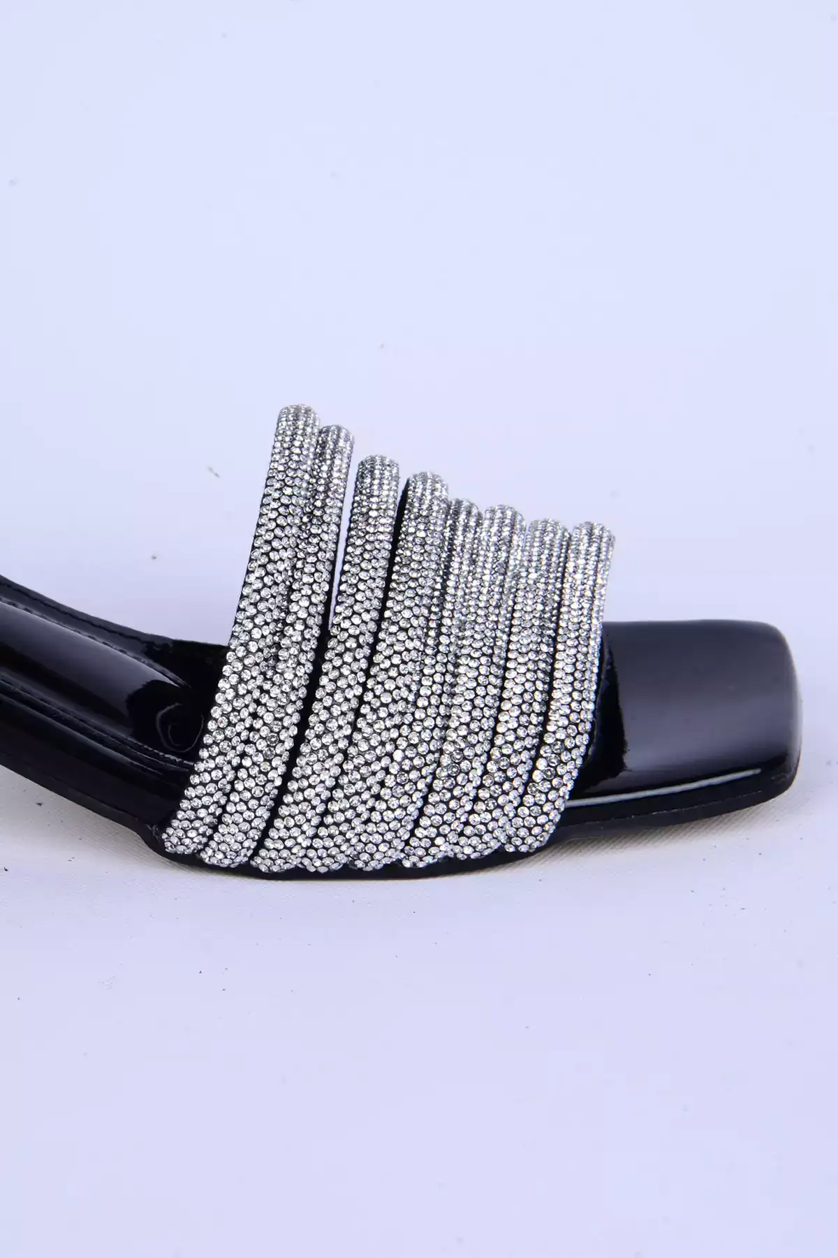 53120 کفش راحتی زنانه سیاه با پاشنه کوتاه و کفی طبیعی سنگدار برند Pierre Cardin - 813260706