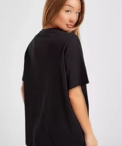 تیشرت ورزشی آستین بلند آزاد با طراحی نشانه برند، رنگ مشکی برند Nike - 375122407