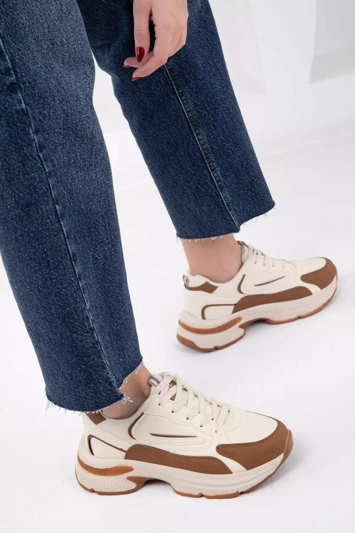 کفش ورزشی زنانه بیج تبا سی 18802 برند SOHO - 886457332