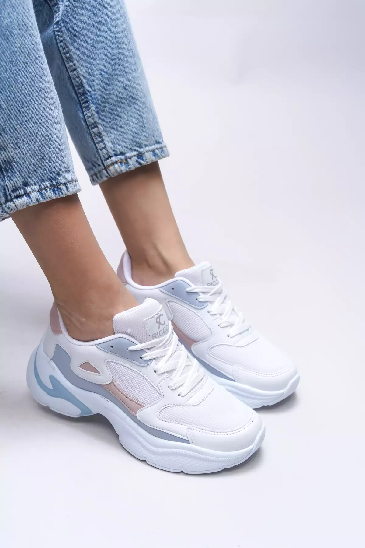 کفش ورزشی زنانه سفید، صورتی و آبی برند Riccon - 694949784