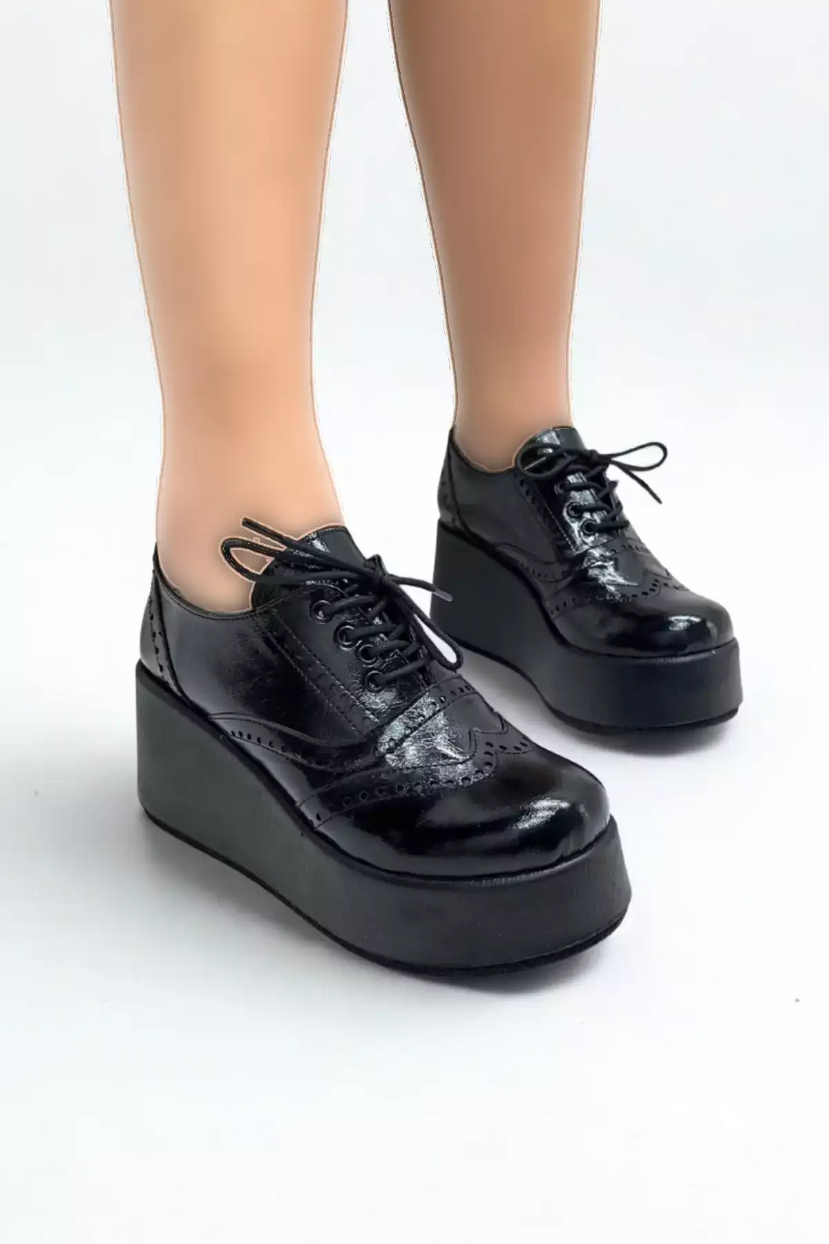 کفش زنانه لاافار با پاشنه بلند مشکی و چرم براق مدل V4215 برند inizio - 904382864