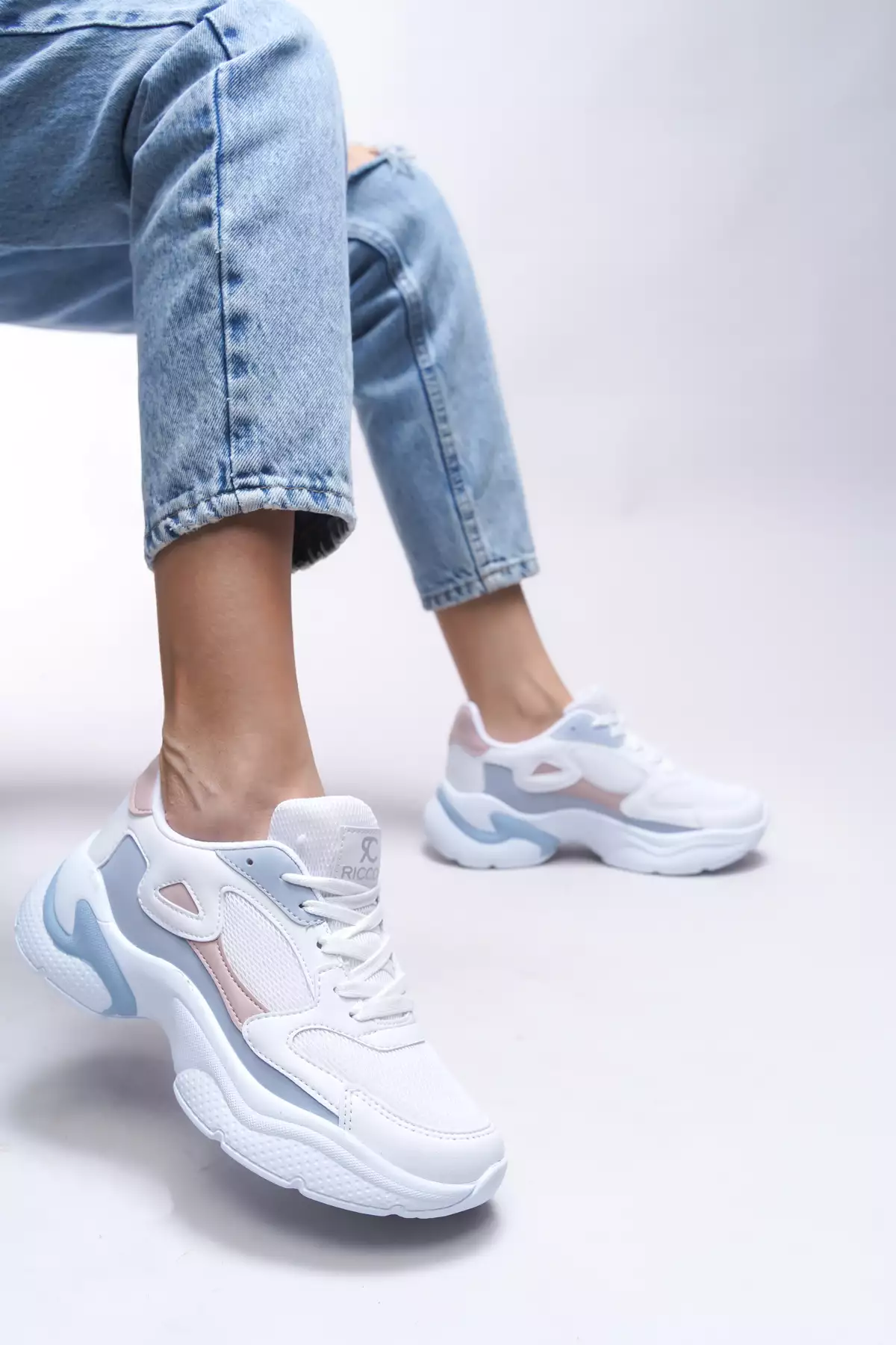 کفش ورزشی زنانه سفید، صورتی و آبی برند Riccon - 694949784