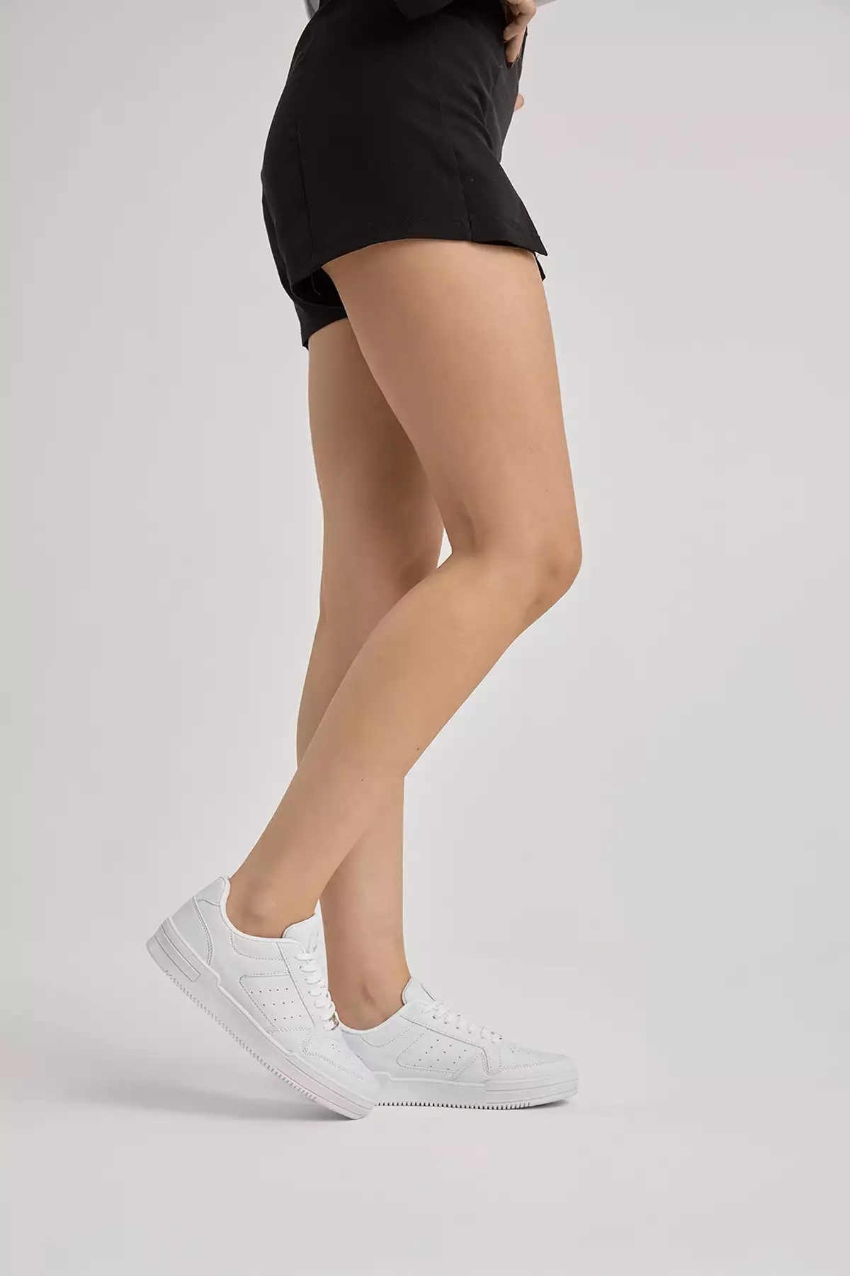 کفش ورزشی روزمره با بند و کفی ترمو سفید برند Tonny Black - 1031014379