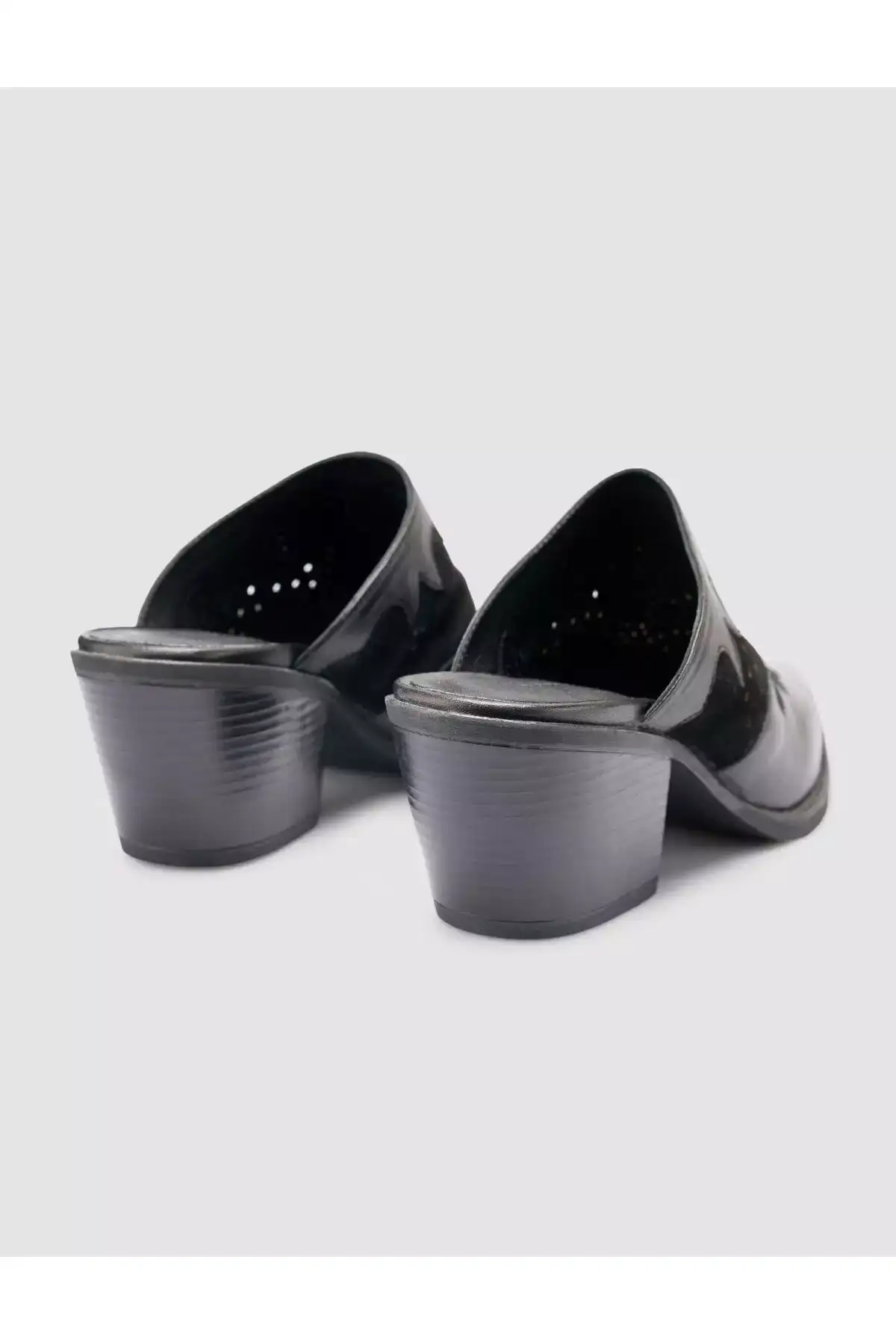 صندل زنانه کعب دار مشکی از چرم طبیعی 100% برند Cabani - 929887330