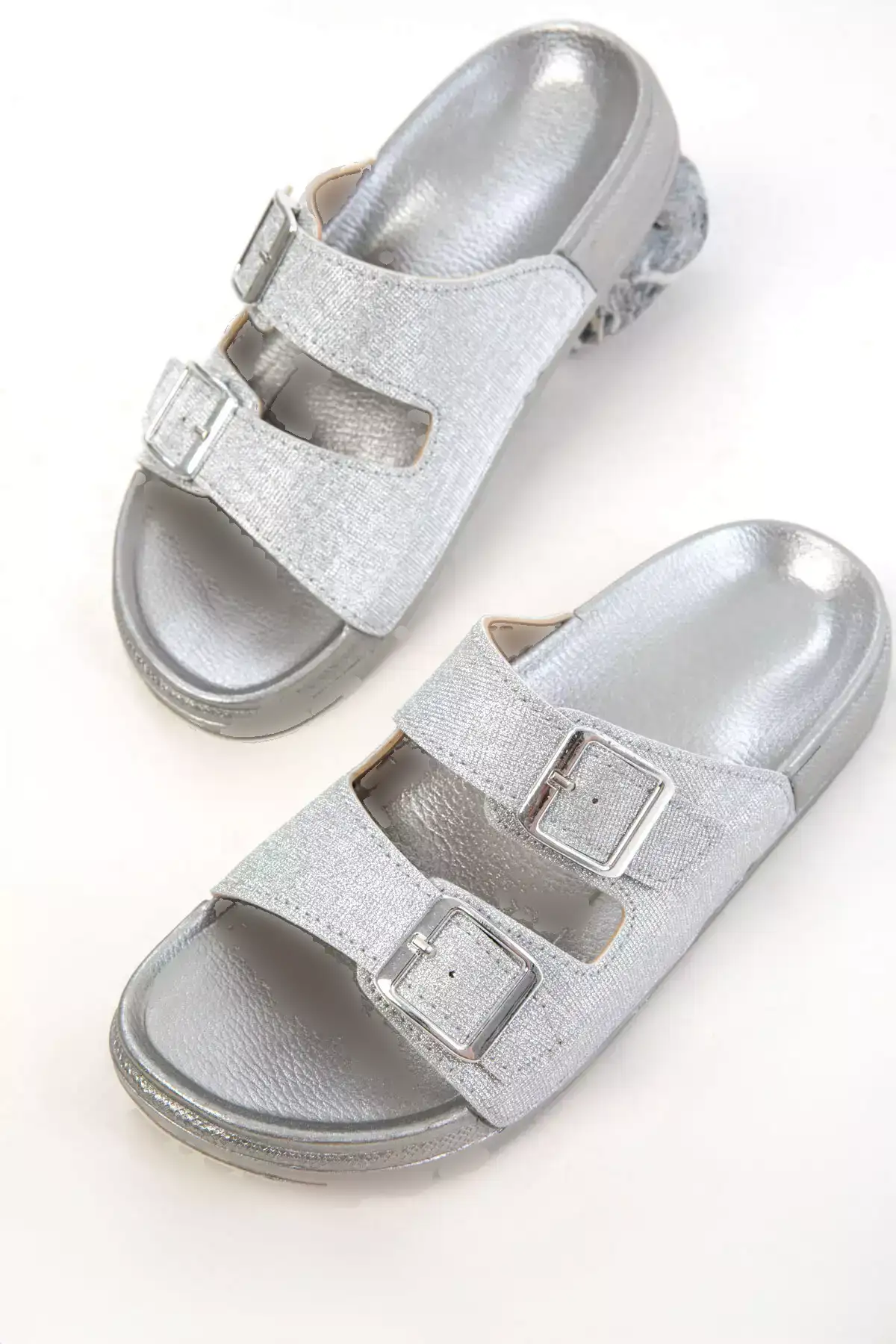 دمپایی زنانه نقرهای 20784 برند SOHO - 957687513