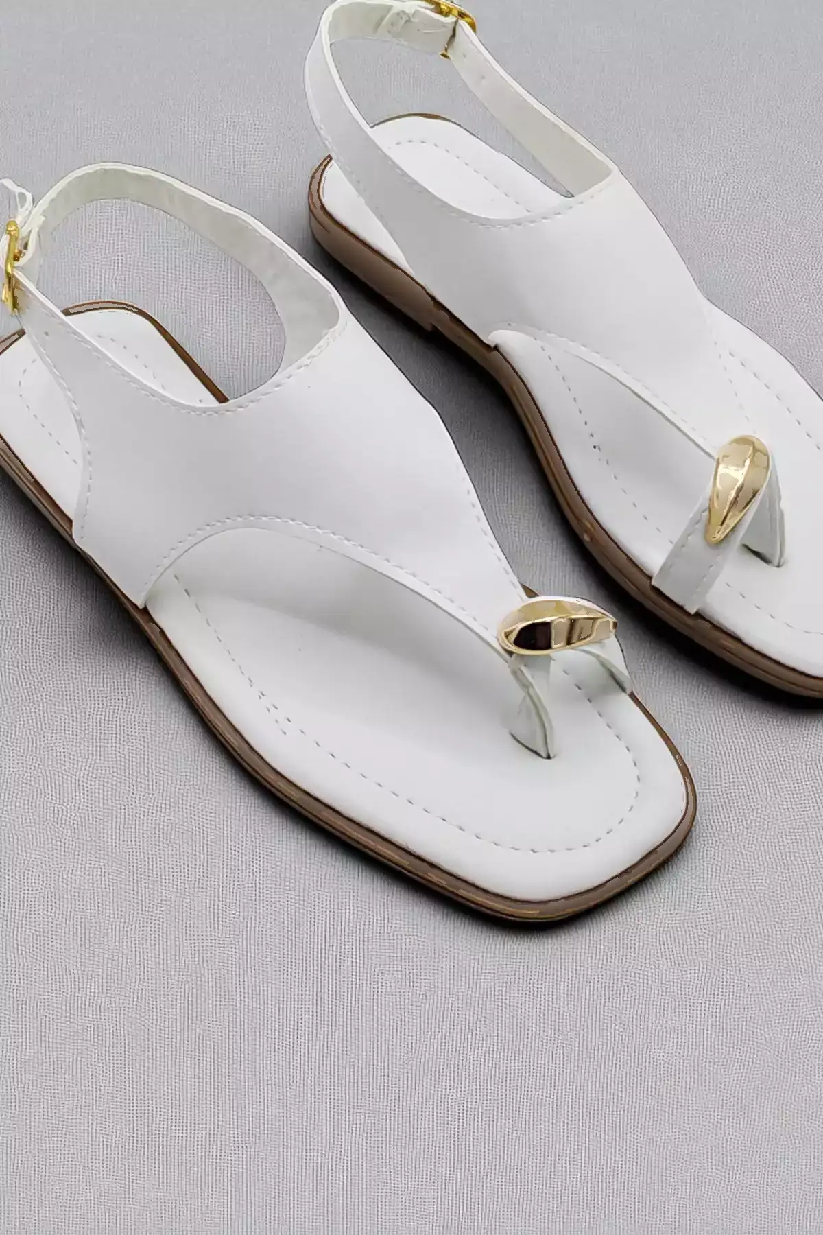 سندل روزمره با جزئیات حلقه طلایی زنانه ماریya در رنگهای سفید و سیاه برند StWenn - 960383881