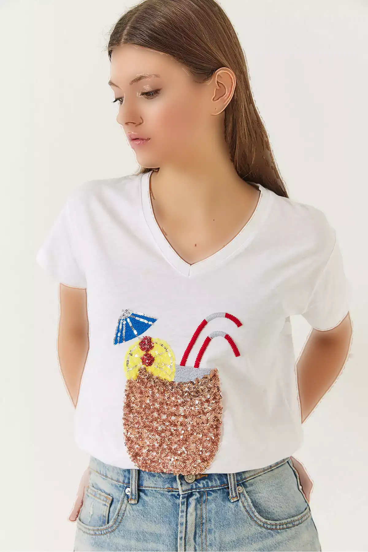 تیشرت زنانه یقه V طرح حوایی با تزیینات رنگی و زرق و برق 60261433 برند Bianco Lucci - 900381989