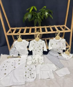 ترجمه محصول "YILDIZLI HASTANE ÇIKIŞI" به فارسی به این صورت است: "خروجی بیمارستان با طرح ستاره‌ای". برند Pierre Cardin - 1049342795