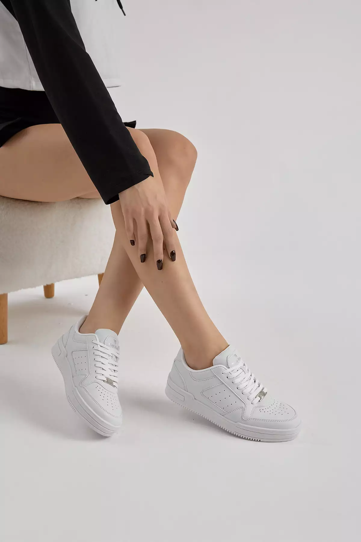 کفش ورزشی روزمره با بند و کفی ترمو سفید برند Tonny Black - 1031014379