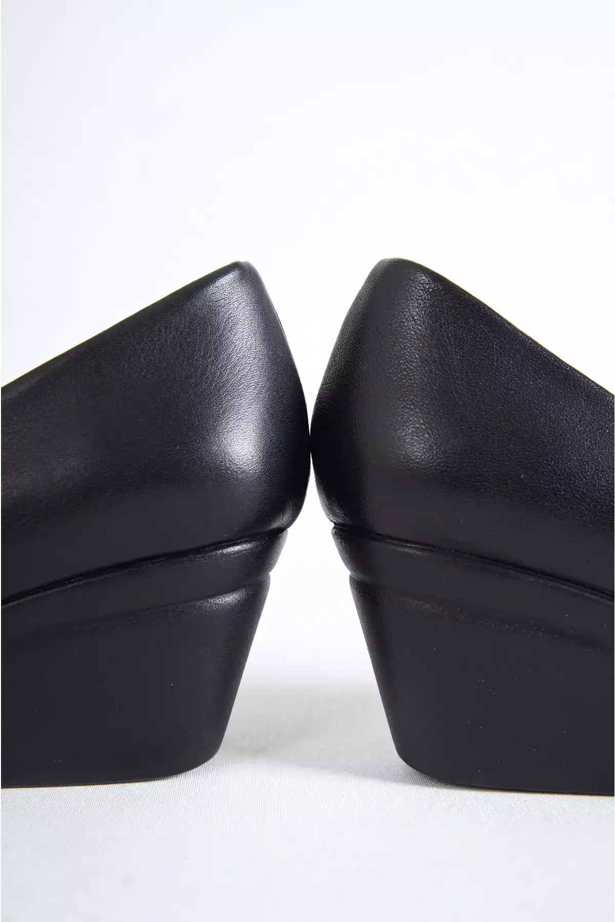 کفش زنانه پاشنه بلند چرم اصل مشکی مدل TRC-0274 برند Deripabuc - 457439