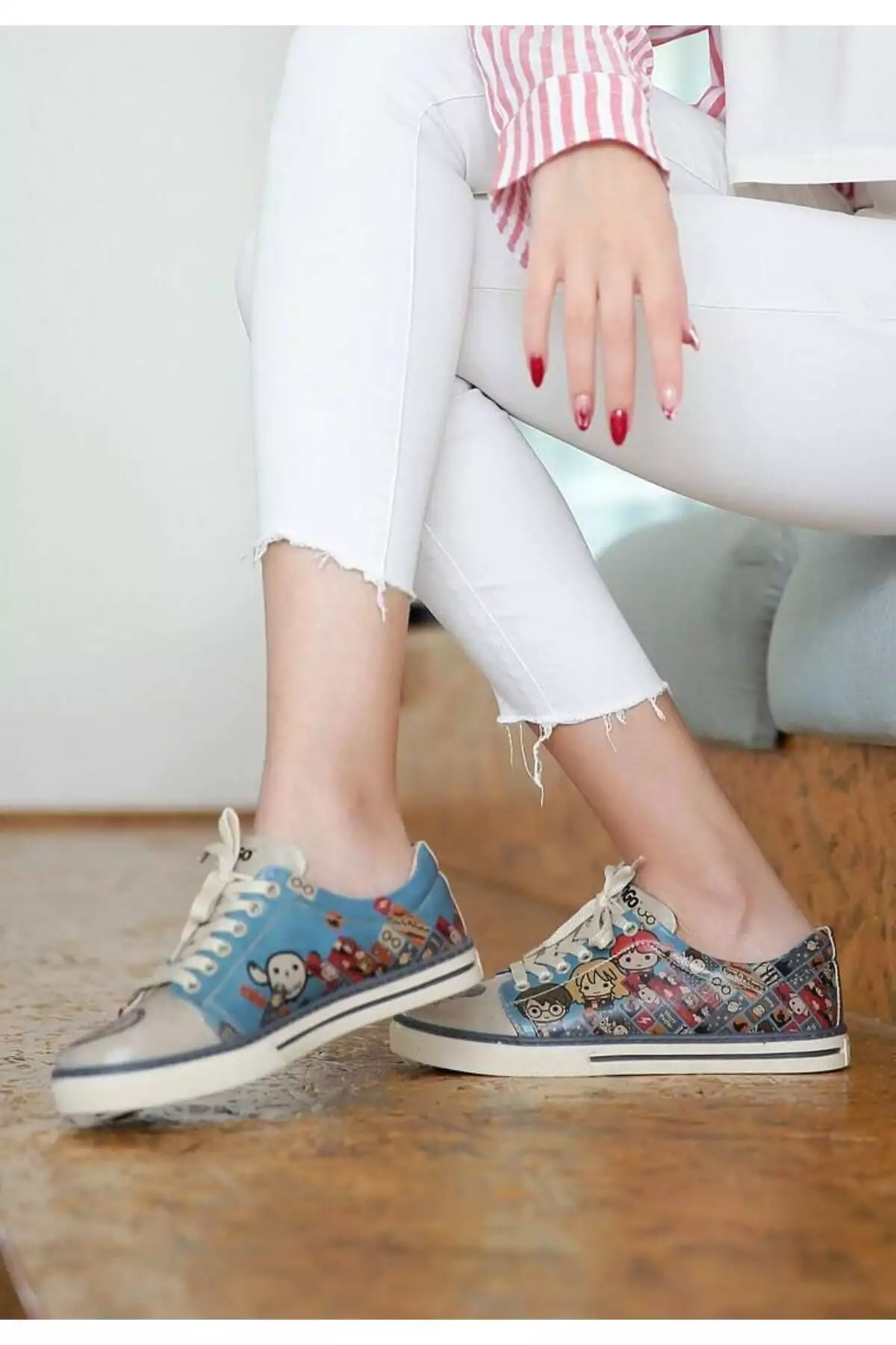 کفشهای ورزشی زنانه گیاهی چرم به رنگ فیروزهای - طراحی مدرسه خیالی هری پاتر از وارنر برادرز برند Dogo - 49245905