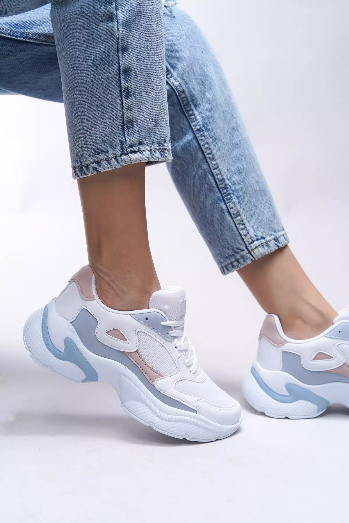 کفش ورزشی زنانه سفید، صورتی و آبی برند Riccon - 694949784