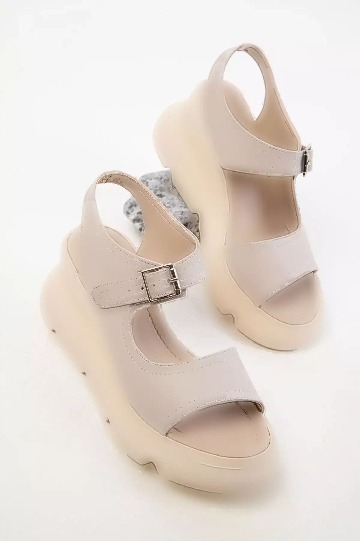 صندل زنانه بژ کد 20468 برند SOHO - 921607483