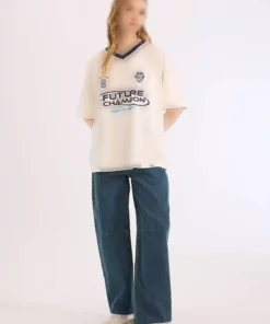 تی‌شرت کوتاه‌ آستین با یقه V و طرح چاپی در پشت، با برش گشاد و سایز بزرگ E4621AX25SM برند Defacto - 894316164