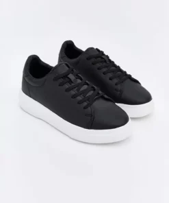 ایسوا ب گییم: انتخابهای شیک | کفش ورزشی مردانه با بند برند LC Waikiki - 1049460480